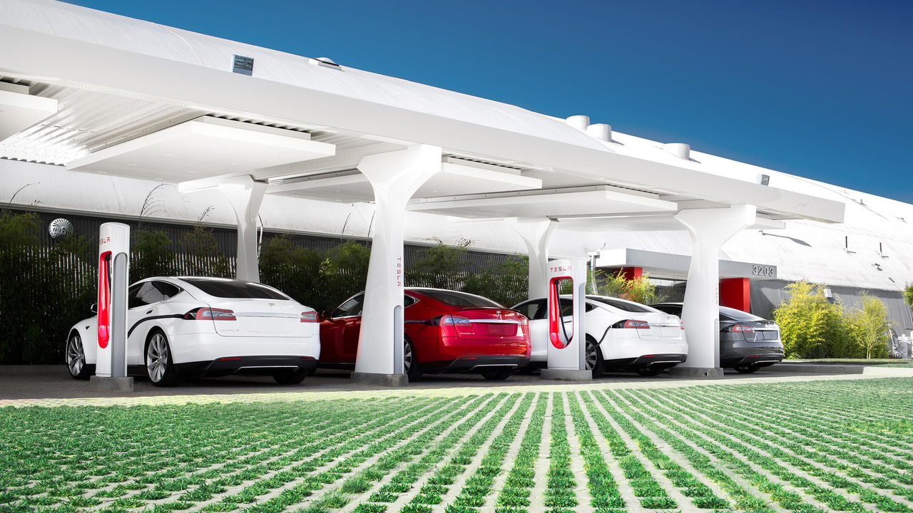 Tesla продава повече коли, отколкото може да обслужи